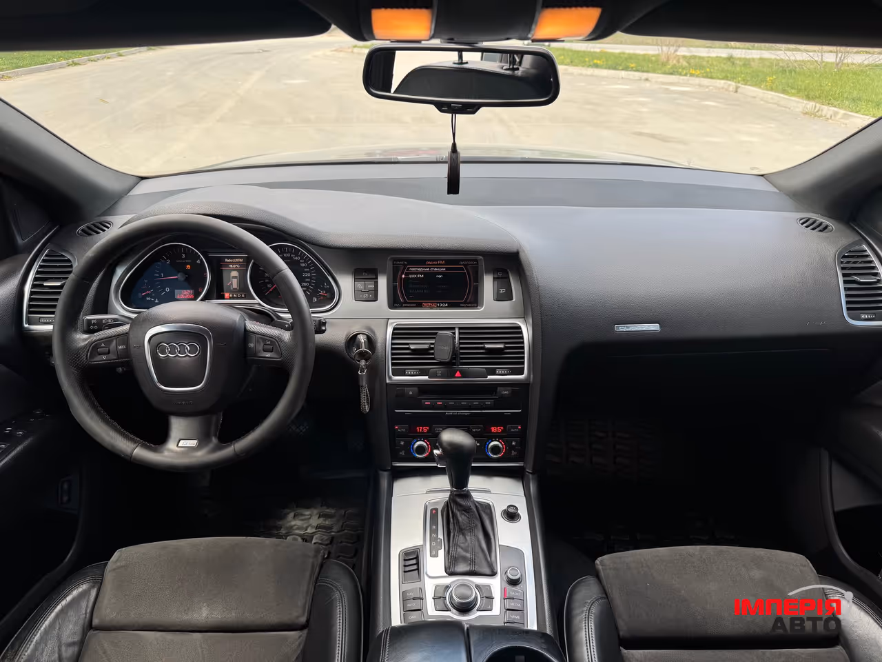 Audi Q7 - фото 8