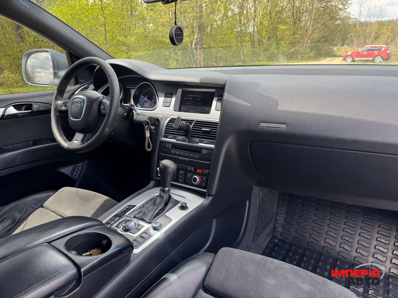 Audi Q7 - фото 9