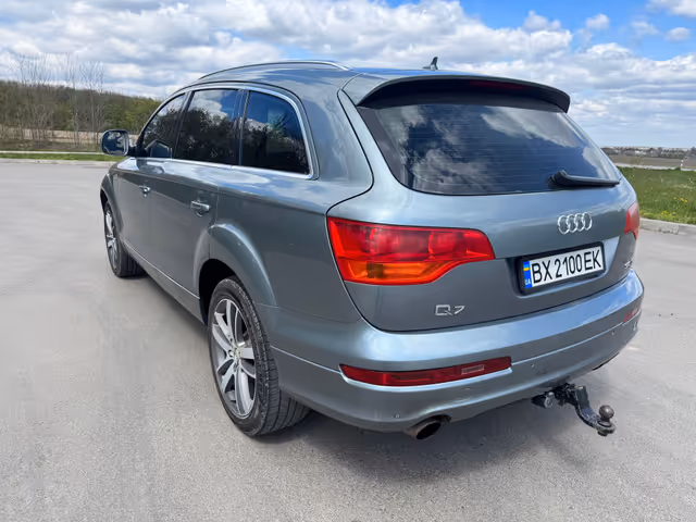Audi Q7 - фото 5