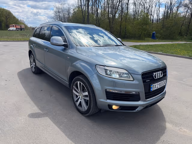 Audi Q7 - фото 1