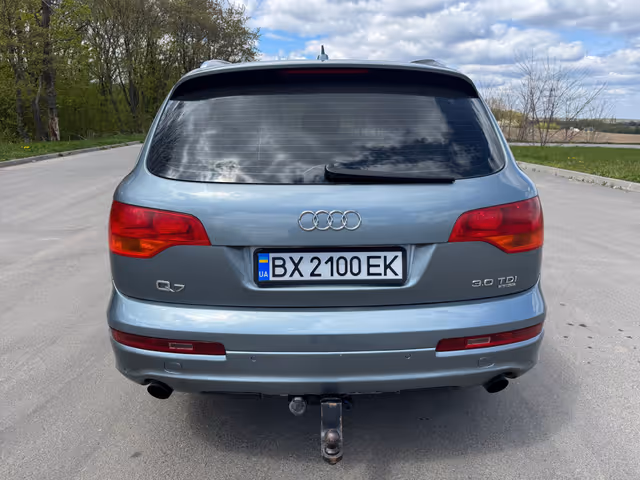 Audi Q7 - фото 4