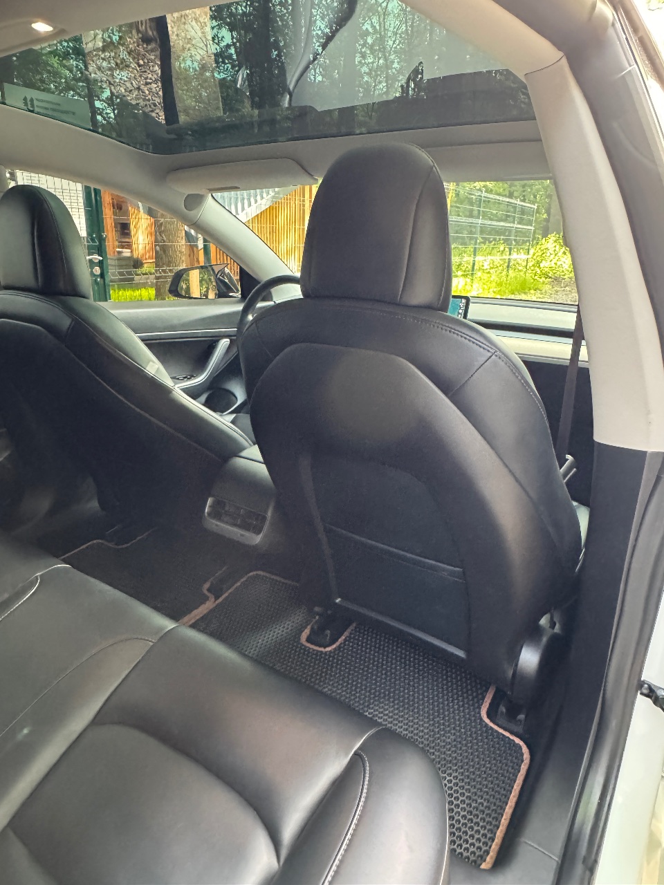 Tesla Model 3 - фото 8