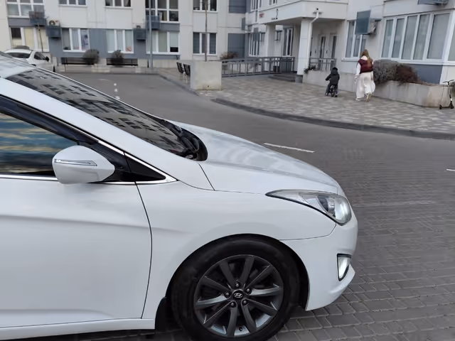 Hyundai i40 - фото 2
