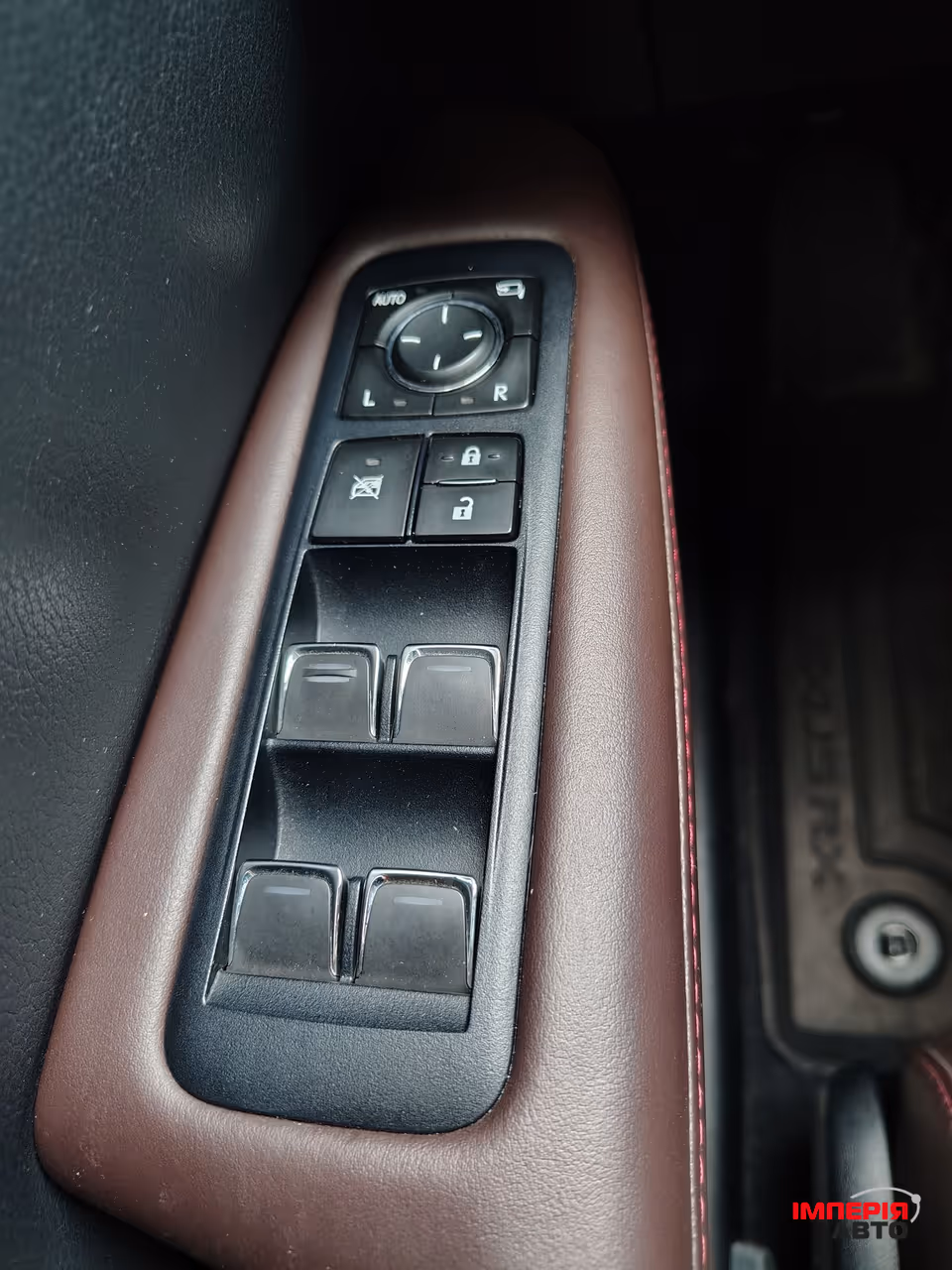 Lexus RX - фото 19