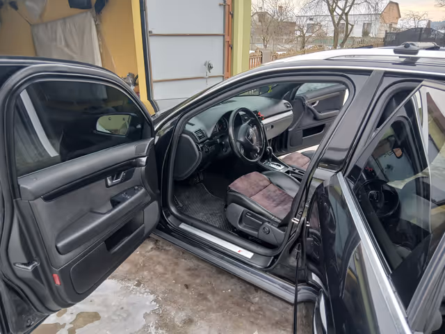 Audi A4 - фото 5