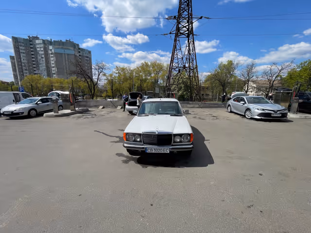 Mercedes-Benz W123 - фото 4