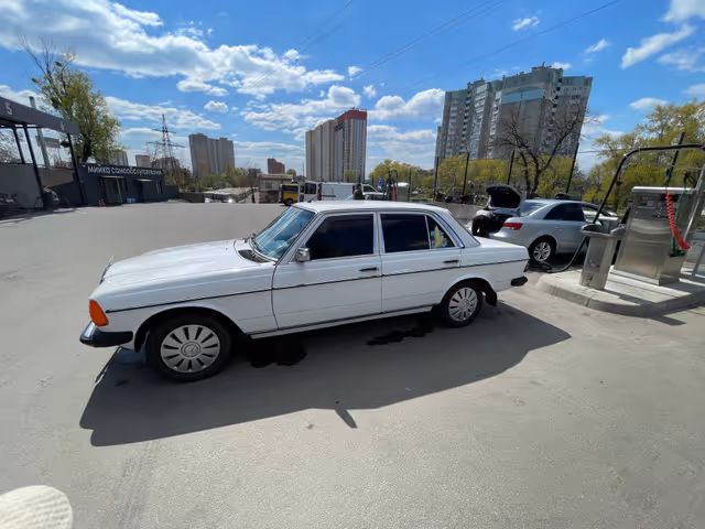 Mercedes-Benz W123 - фото 5
