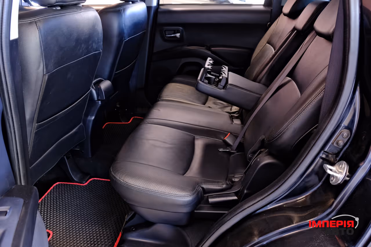 Mitsubishi Outlander - фото 8
