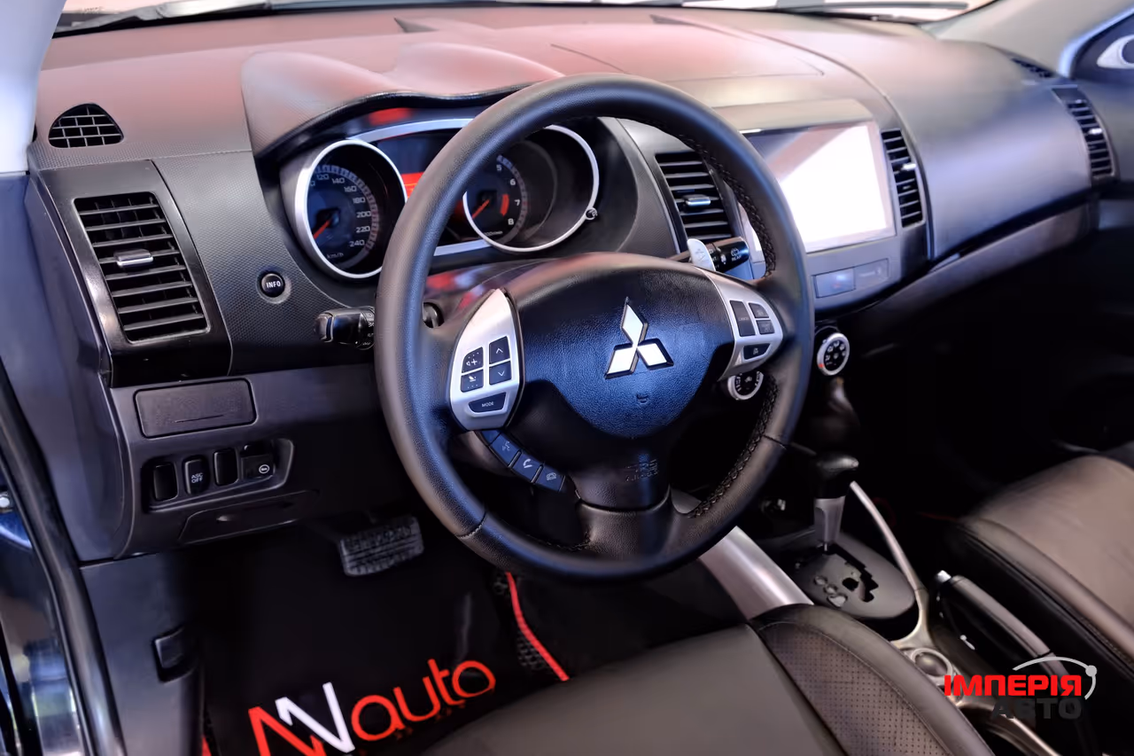 Mitsubishi Outlander - фото 7