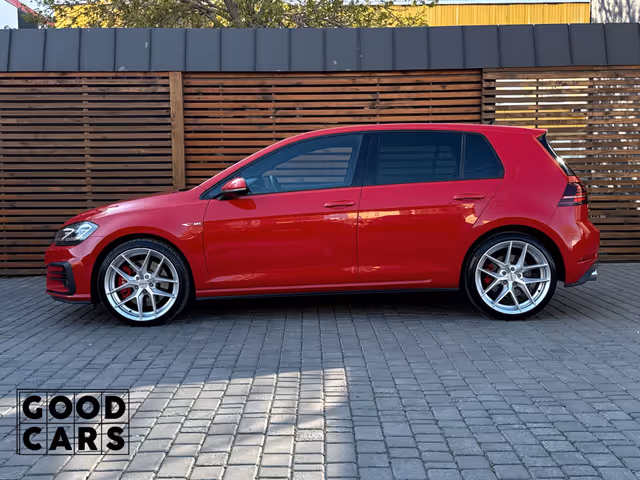 Volkswagen Golf GTI - фото 4