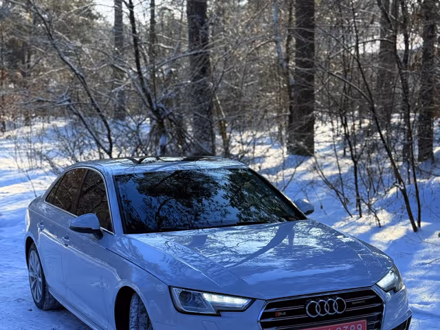 Audi A4 - фото 2