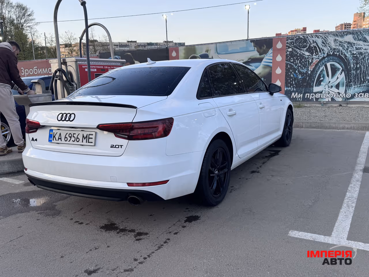 Audi A4 - фото 5