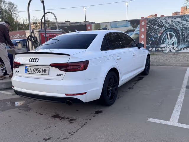 Audi A4 - фото 5