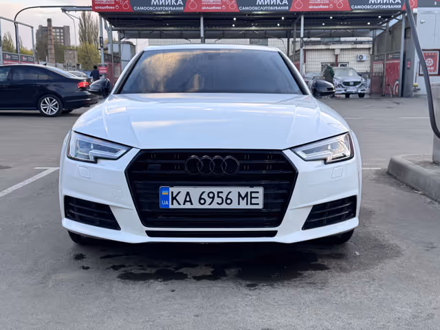 Audi A4 - фото 1