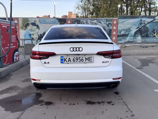 Audi A4 - фото 4