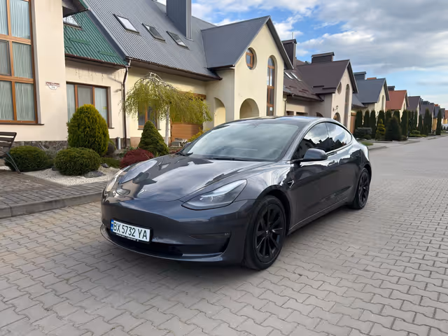 Tesla Model 3 - фото 2