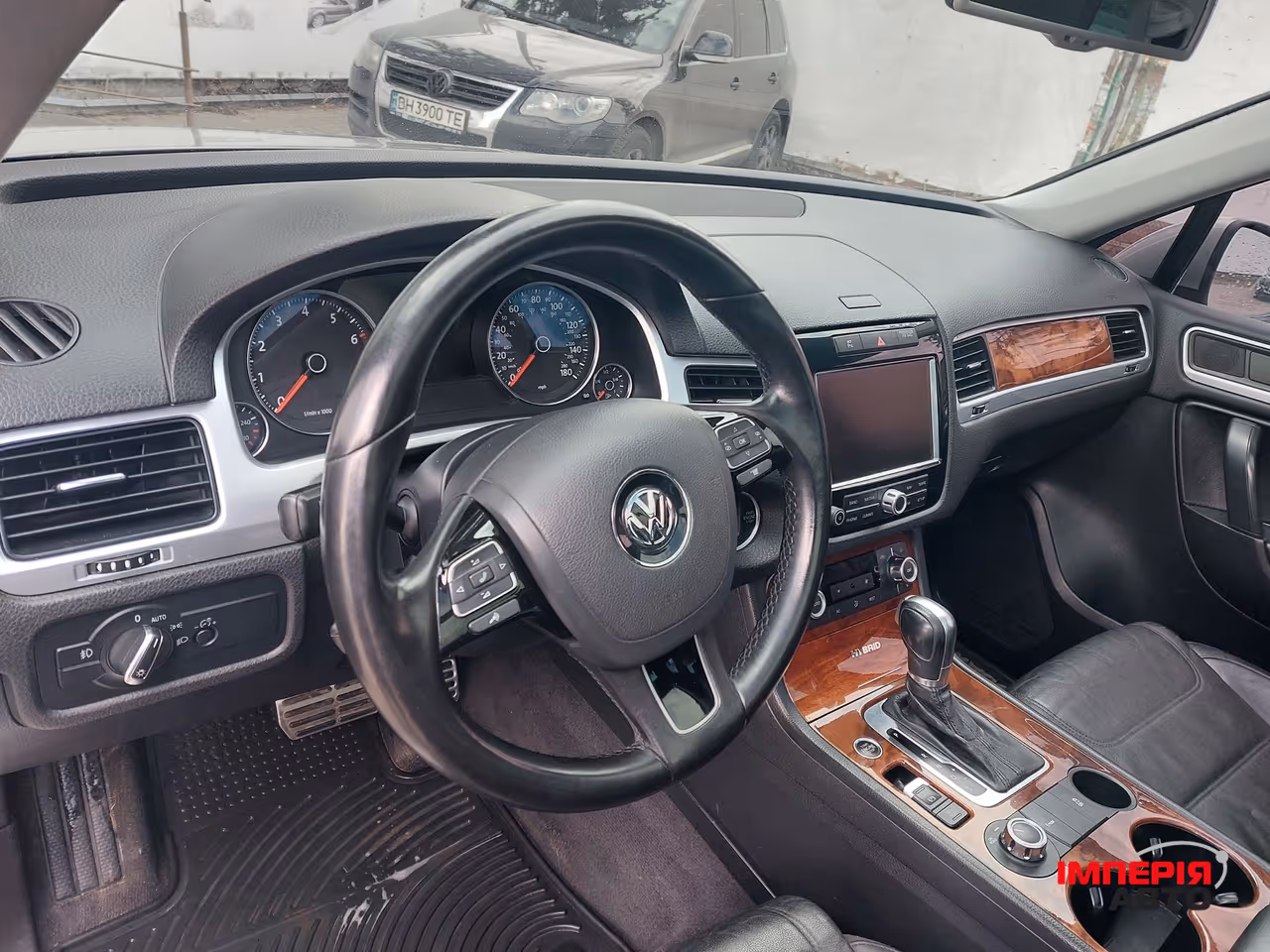 Volkswagen Touareg - фото 14