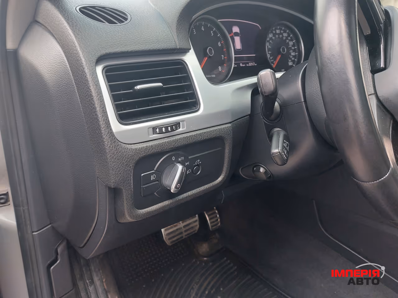 Volkswagen Touareg - фото 32