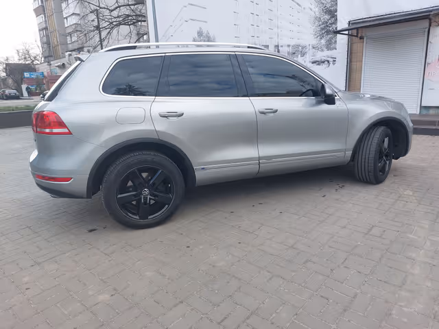 Volkswagen Touareg - фото 4