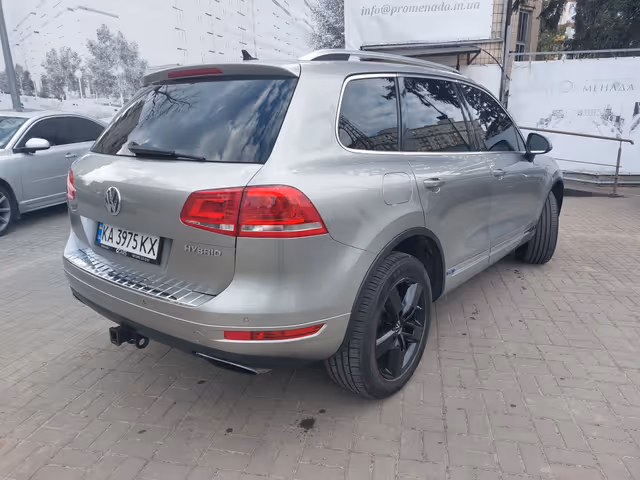 Volkswagen Touareg - фото 5