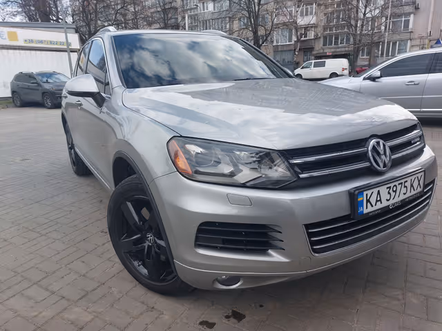 Volkswagen Touareg - фото 1