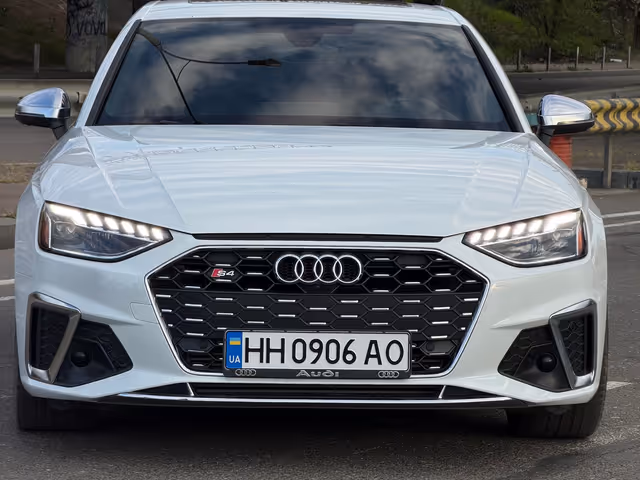 Audi S4 - фото 2
