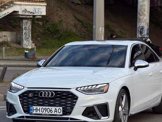 Audi S4 - фото 3