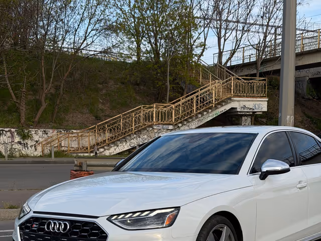 Audi S4 - фото 4