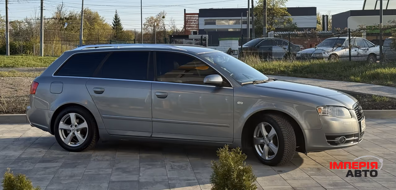 Audi A4 - фото 8