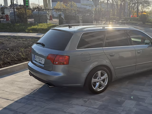 Audi A4 - фото 4