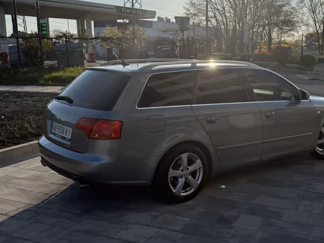 Audi A4 - фото 5