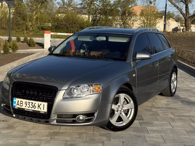 Audi A4 - фото 1