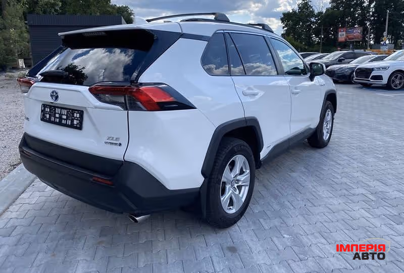 Toyota RAV4 - фото 4