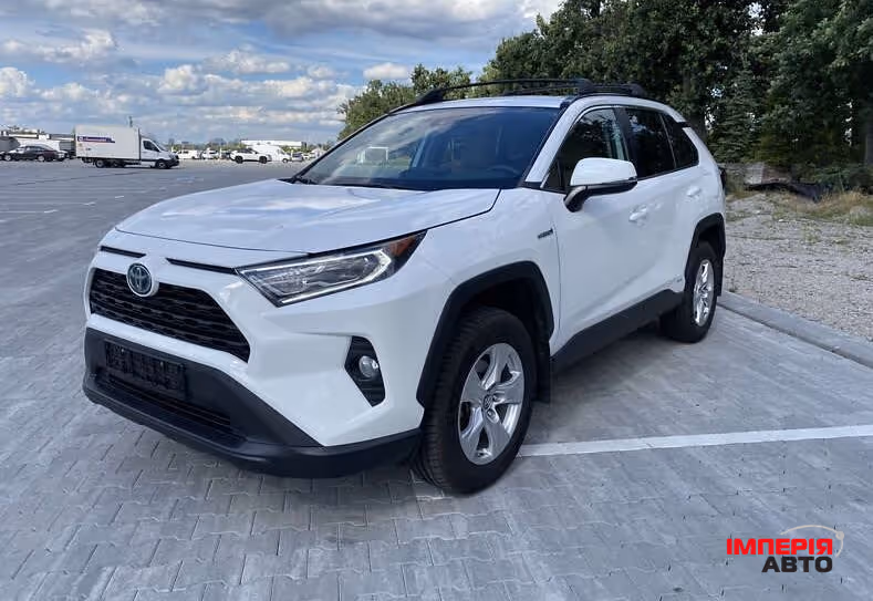 Toyota RAV4 - фото 1