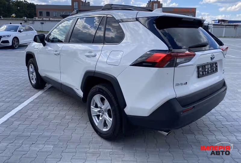 Toyota RAV4 - фото 5