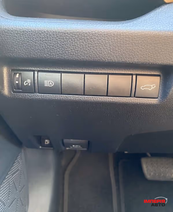 Toyota RAV4 - фото 12