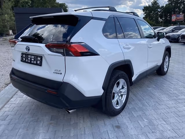 Toyota RAV4 - фото 4
