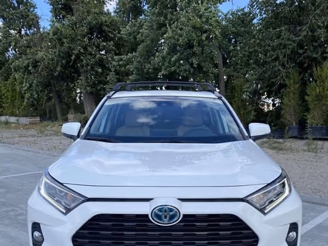 Toyota RAV4 - фото 3
