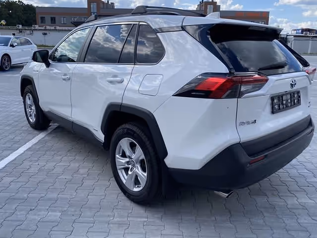 Toyota RAV4 - фото 5