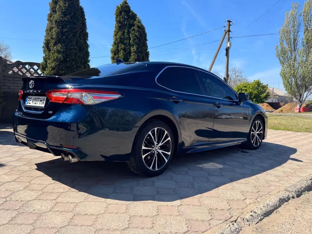 Toyota Camry - фото 2