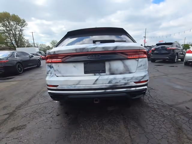 Audi Q8 - фото 5