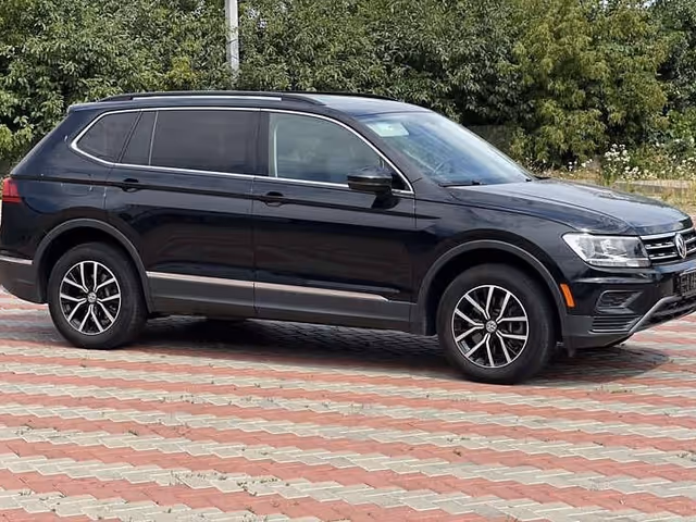 Volkswagen Tiguan - фото 4