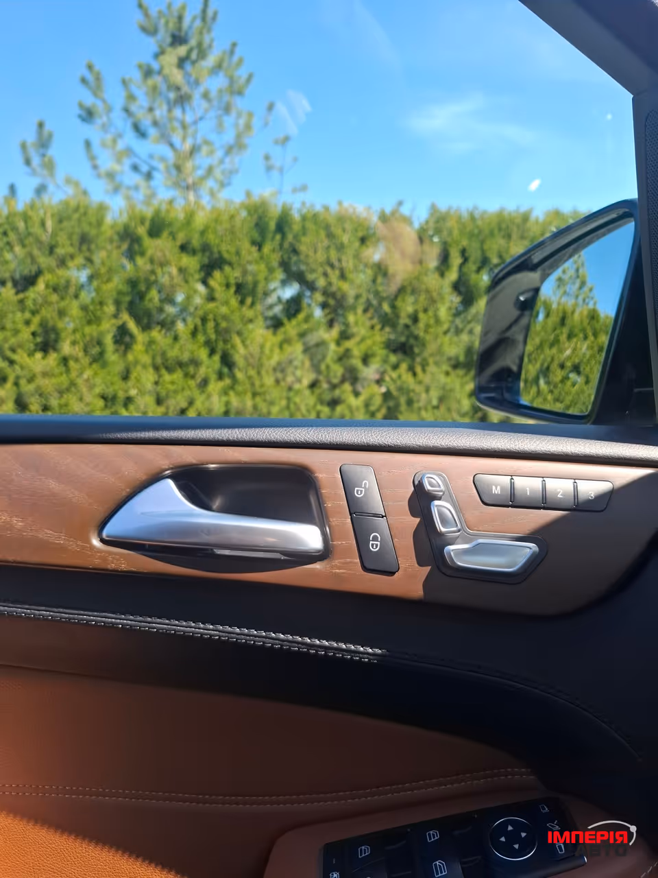 Mercedes-Benz GLS - фото 12