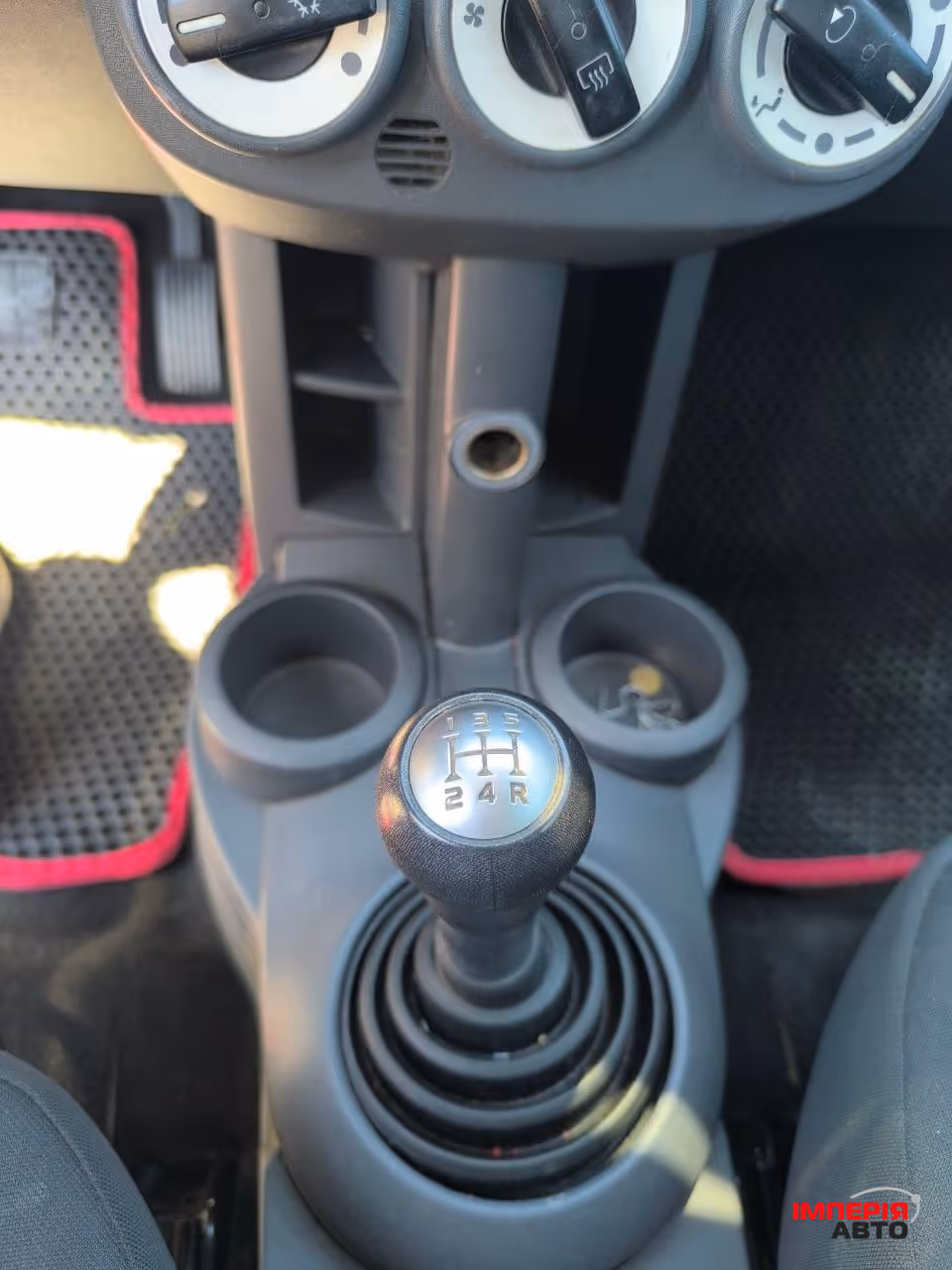 Mitsubishi Colt - фото 12