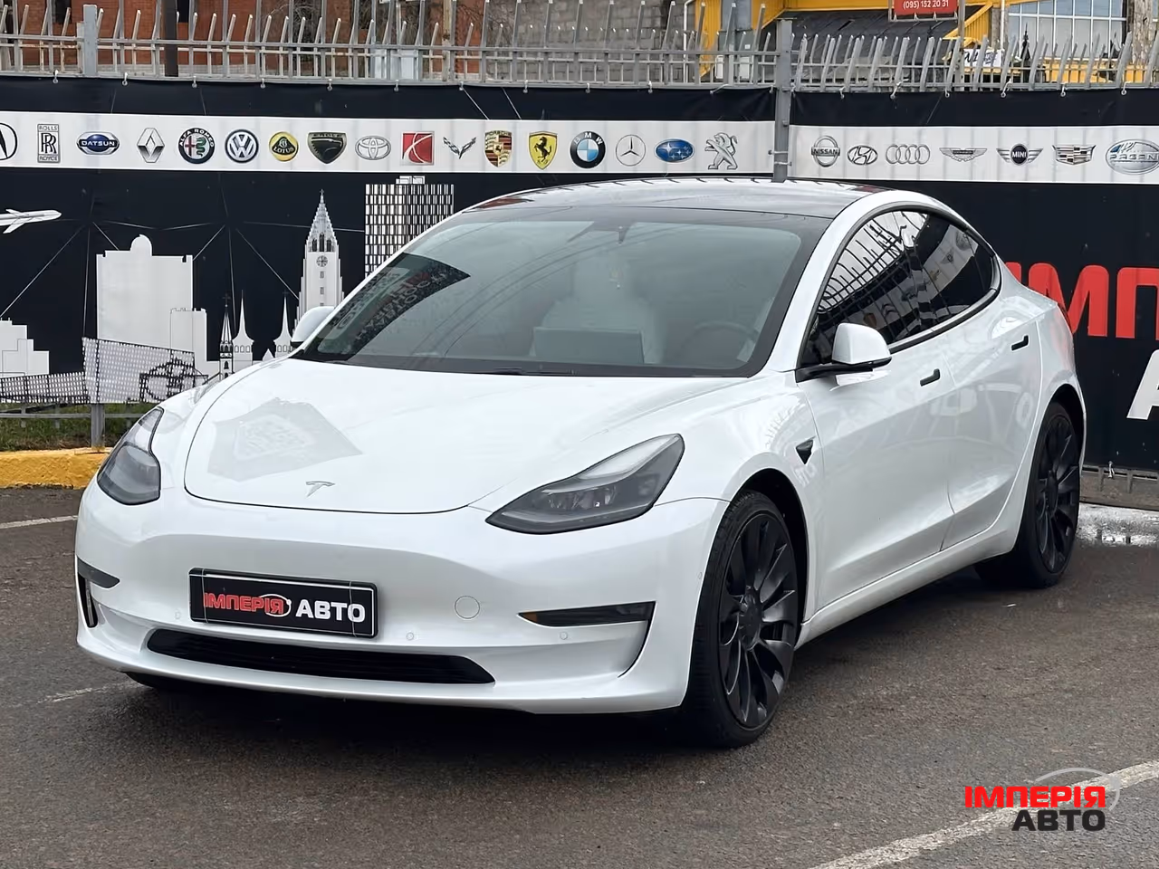 Tesla Model 3 - фото 1