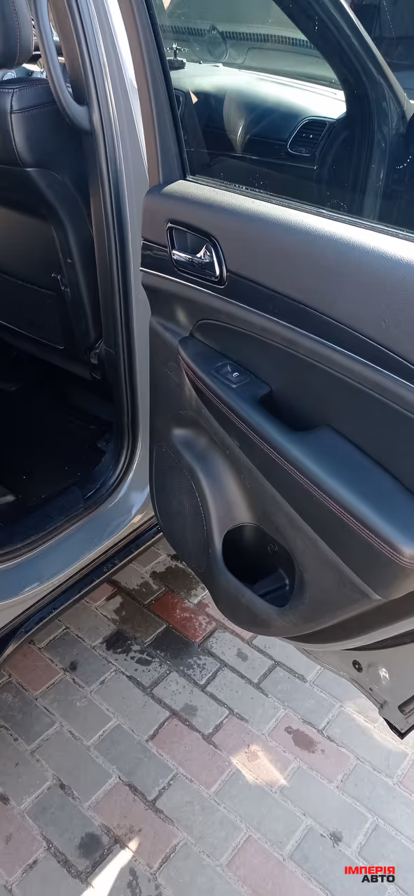 Jeep Grand Cherokee - фото 12