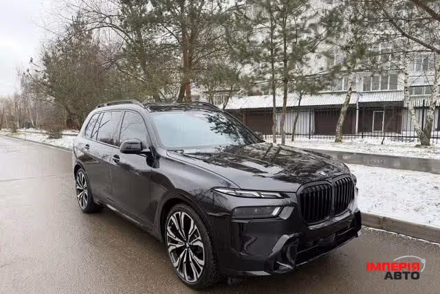 BMW X7 - фото 1