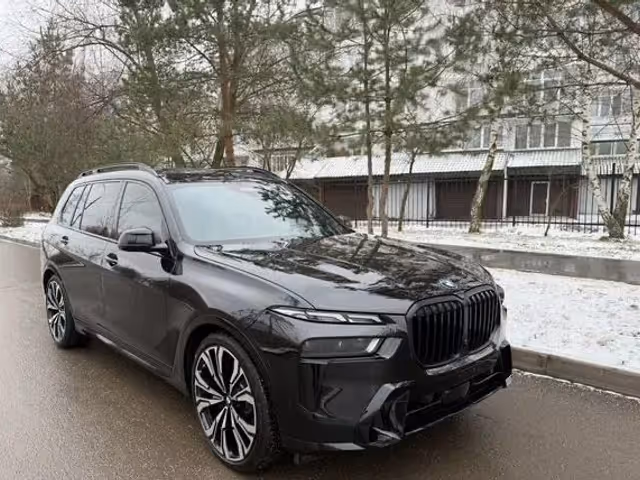 BMW X7 - фото 1