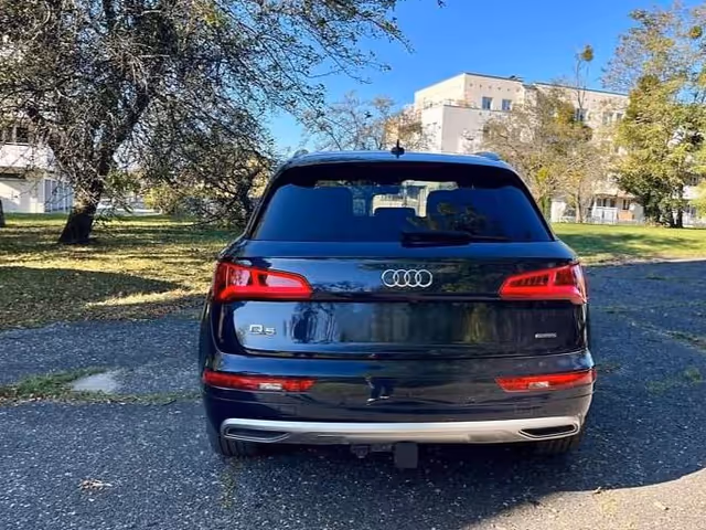Audi Q5 - фото 2