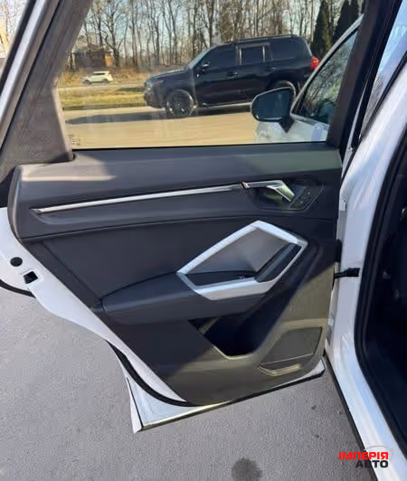 Audi Q3 - фото 11